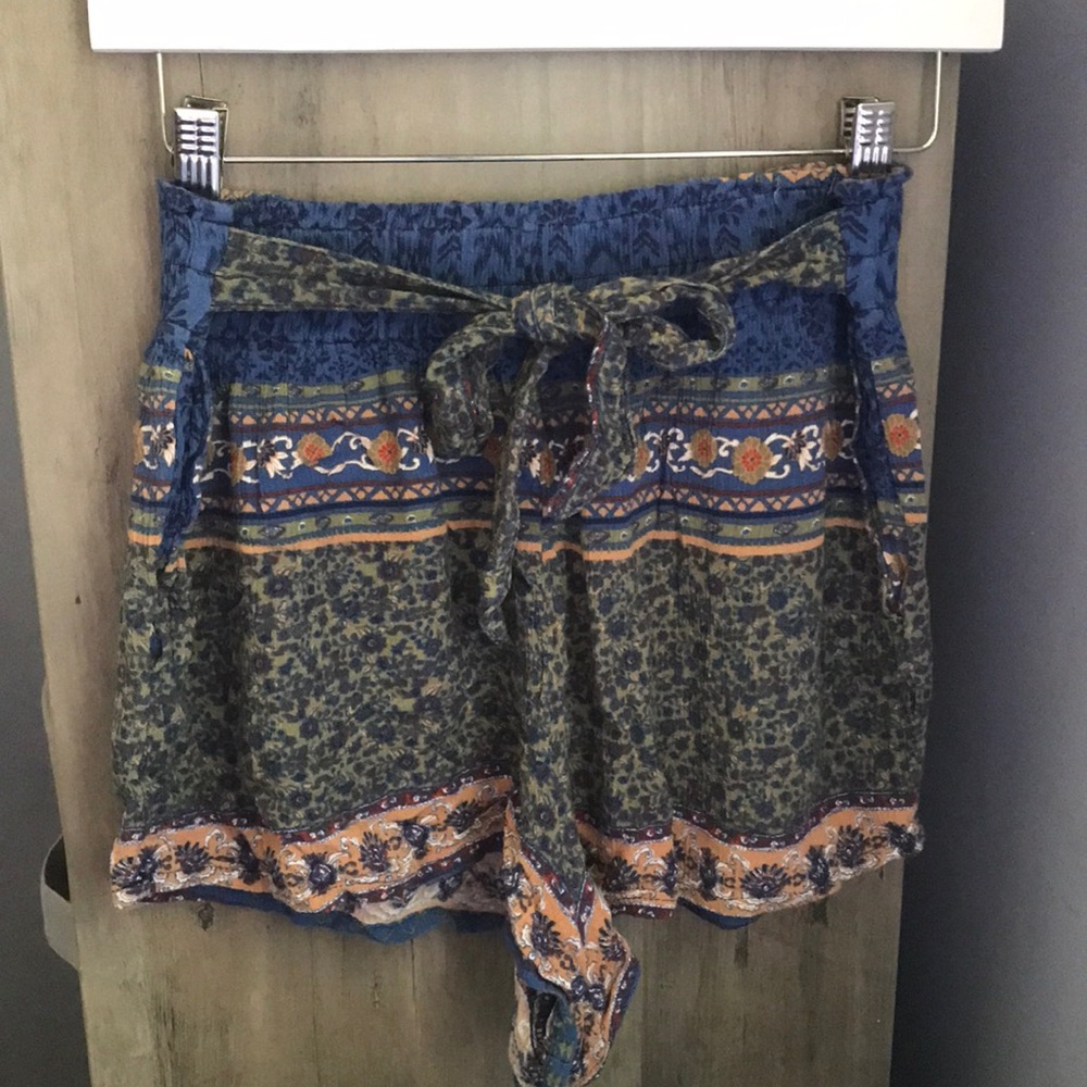 Sale!!! 🌟✨⚡️ Bohemian Smocked Tie Waist Shorts w Pockets!